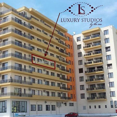 Summerland Luxury Studios By The Sea Мамая Екстериор снимка